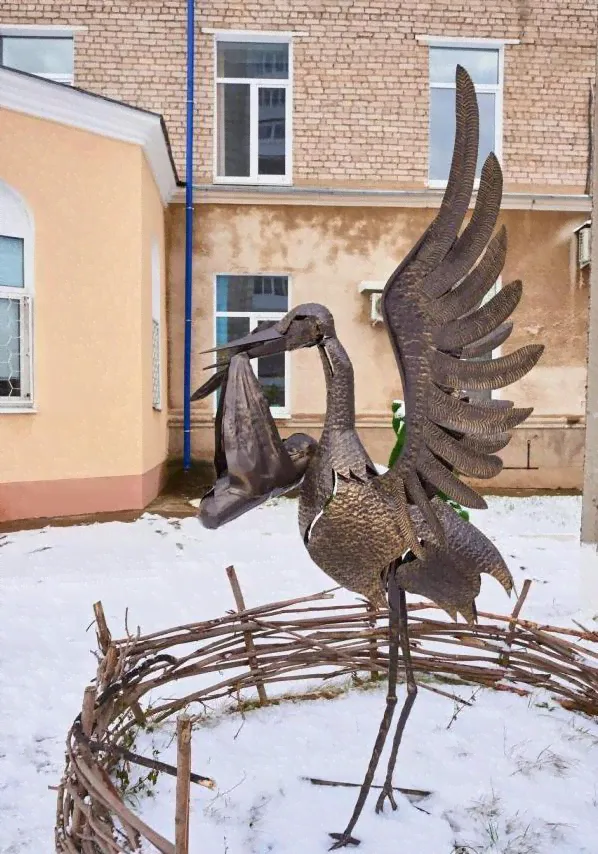 Кованая металлическая фигура аист-0